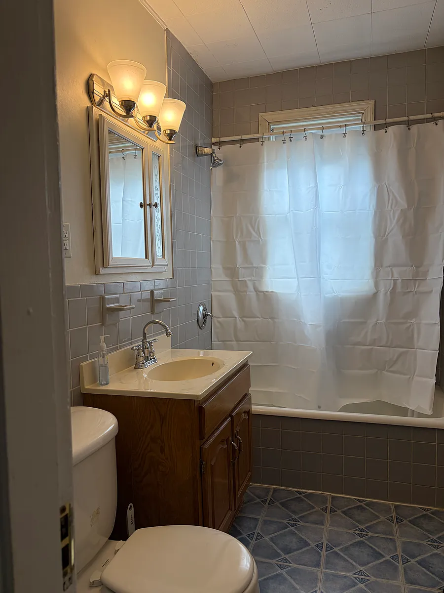 Building Photo - 25 N Munroe Ter #1