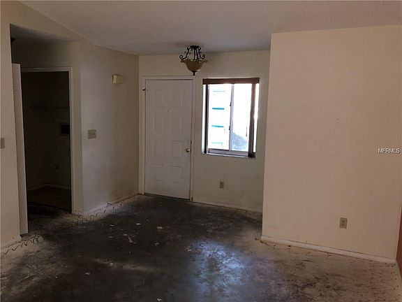 5th image of 729 Countryshire Ln