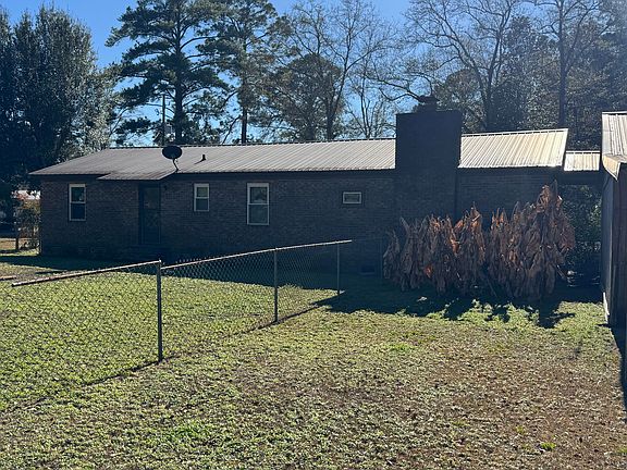4th image of 1002 Poplar St