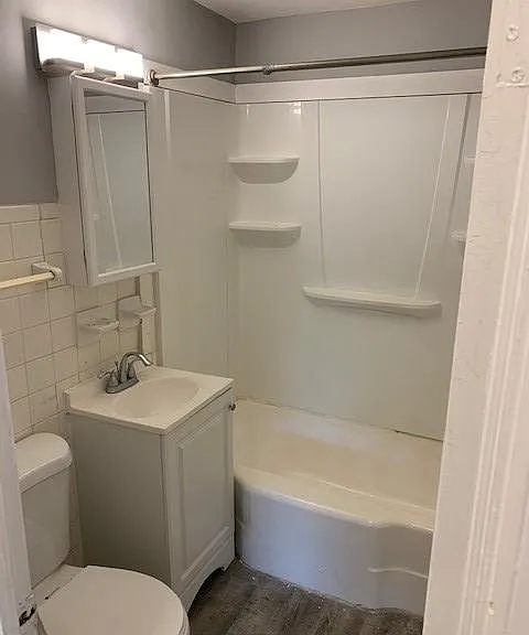723 Clarendon Pl — Photo 9