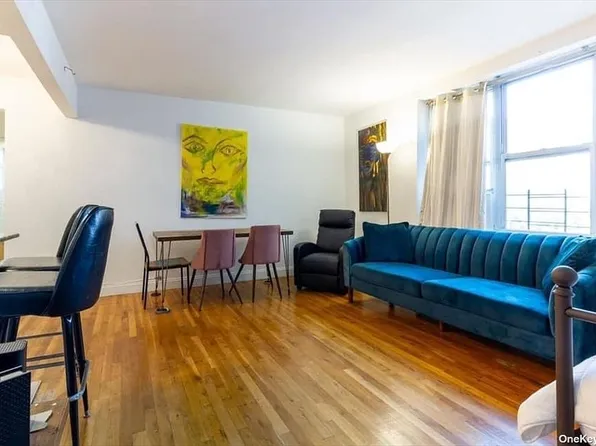 8450 169th St APT 211, Queens, NY 11432