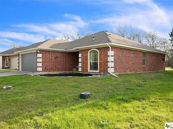 2nd image of 5 Larkspur Ln