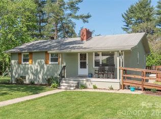 65 Lakeview St, Clyde, NC 28721