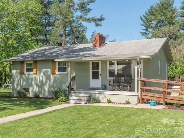 65 Lakeview St, Clyde, NC 28721