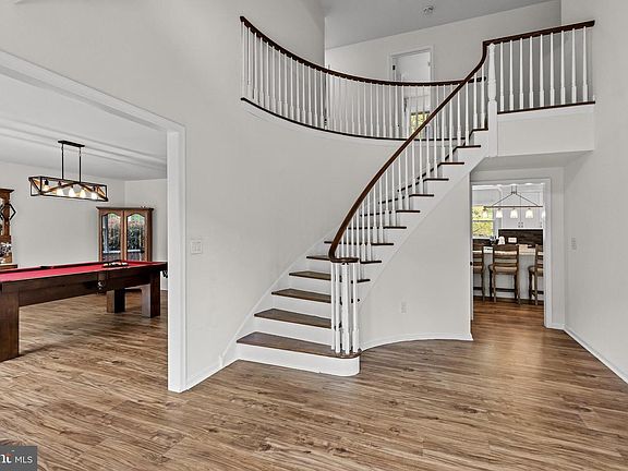 5th image of 625 Irving Ave