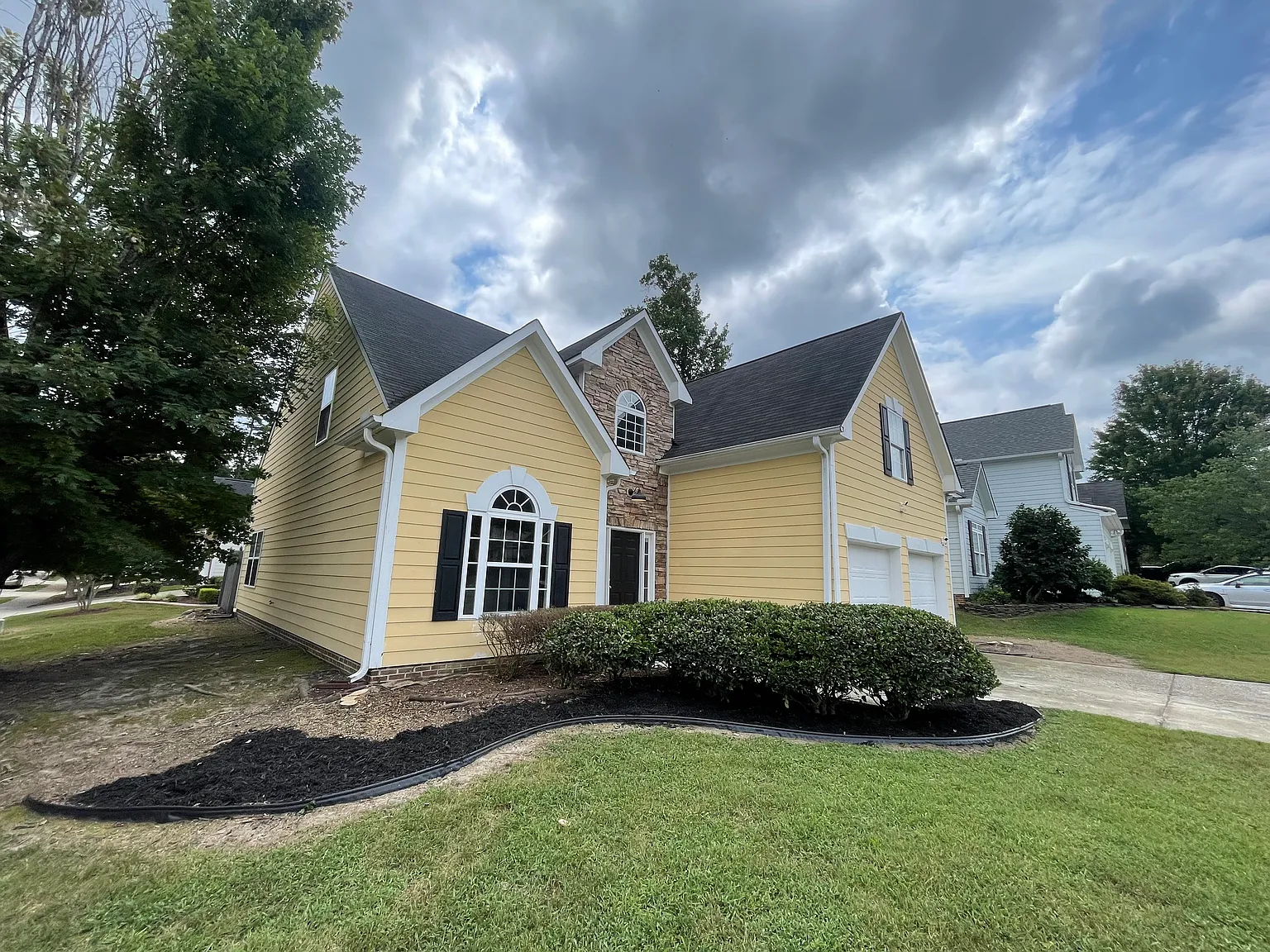 4 bed, 2.5 bath, 2240 sqft, $2,595 — Photo 4