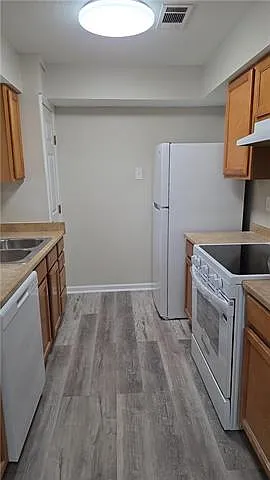 3 bed, 2.0 bath, 1272 sqft, $1,800 — Photo 3