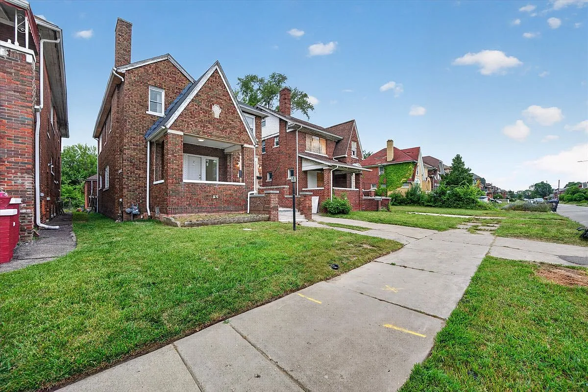 4 bed, 2.5 bath, 2102 sqft, $1,750 — Photo 3