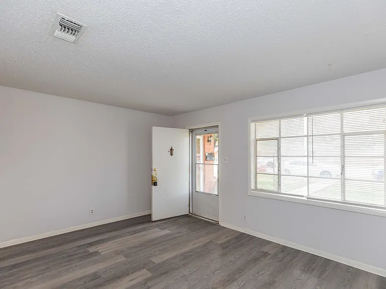 2706B Curtis Dr — Photo 5