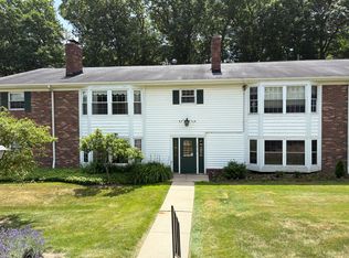 7010 Carriage Hill Dr APT 201, Brecksville, OH 44141