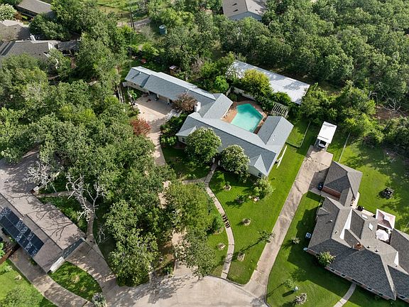 3rd image of 1026 Rose Cir