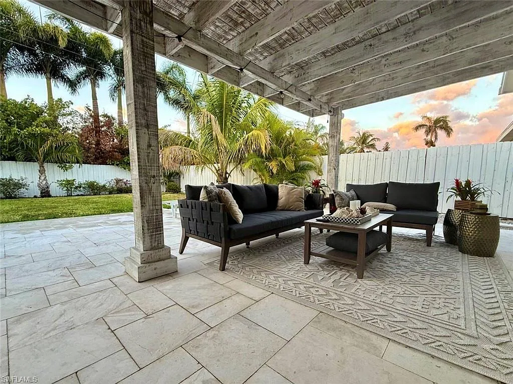 3 bed, 2.0 bath, 1430 sqft, $3,900 — Photo 4