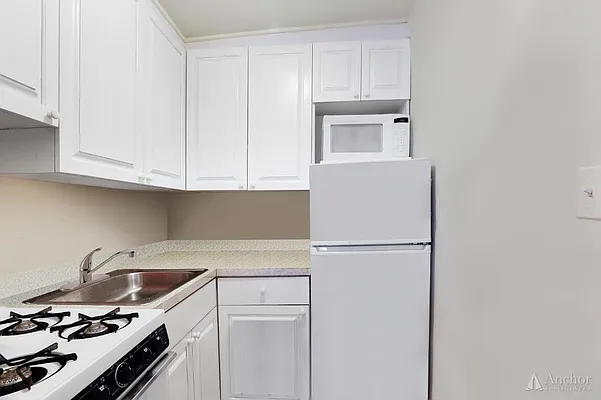 Rented by Anchor Associates | media 28