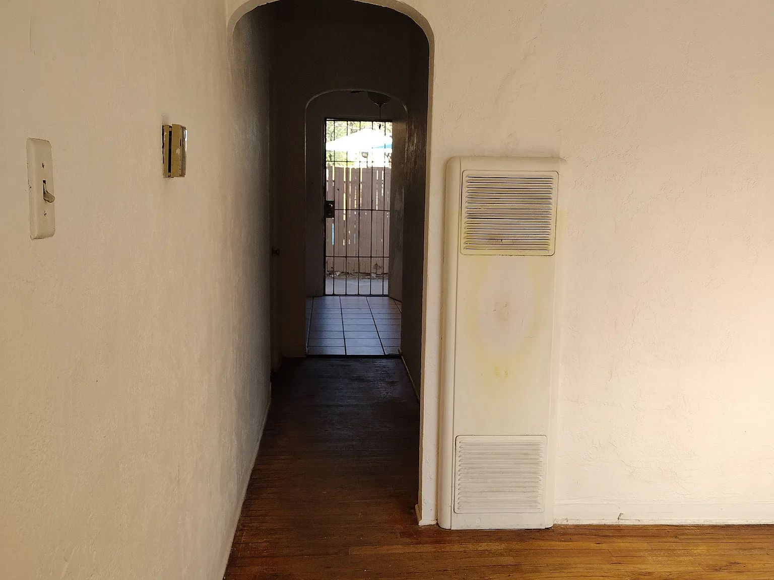 1 bed, 900 sqft, $995 — Photo 3