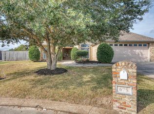 675 Winchester Dr, Bridge City, TX 77611