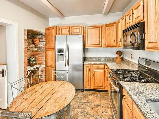340 N Market St — Photo 24