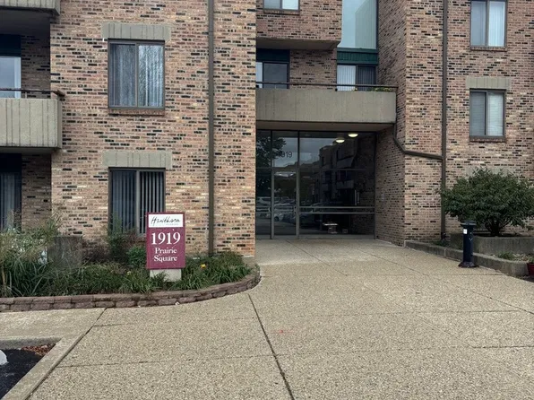 1919 Prairie Sq Unit 32, Schaumburg, IL 60173