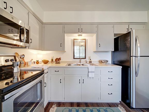 5th image of 5609 Woodrow Ave APT 202