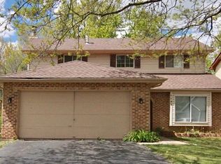 1145 Greensfield Dr, Naperville, IL 60563