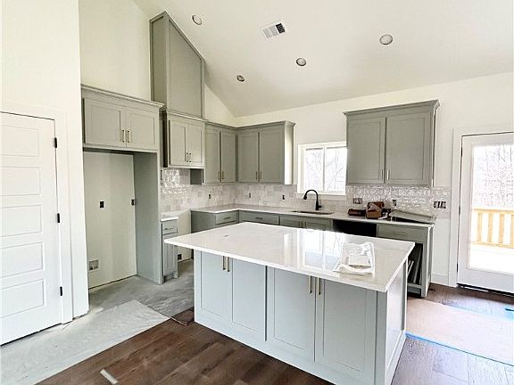 3rd image of 21 Lockhart Ln