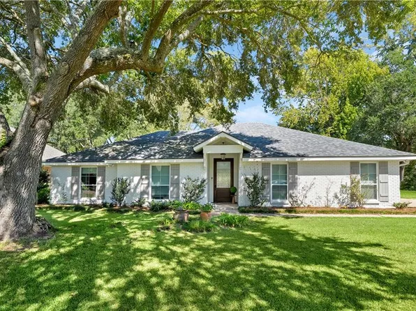 805 Beau Chene Dr, Mandeville, LA 70471