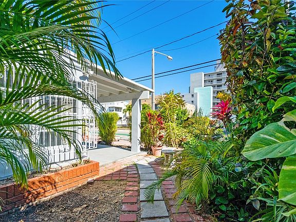 5th image of 7620 Dickens Ave
