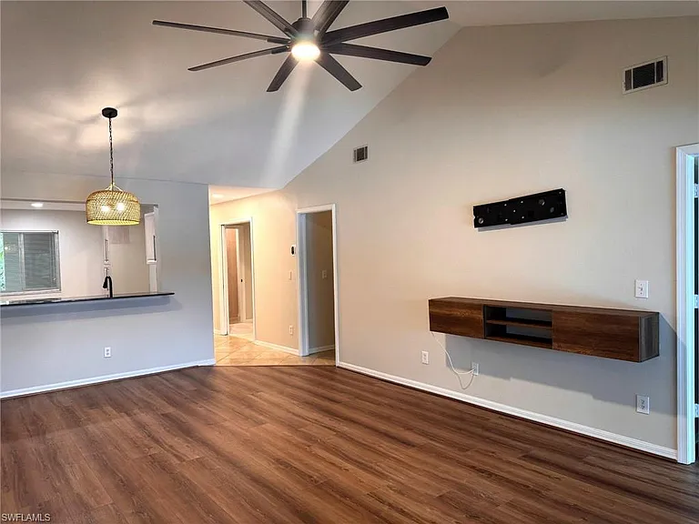 240 Timber Lake Cir #D201 — Photo 5