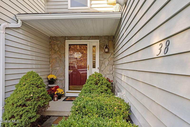 2nd image of 38 Woodside Drive