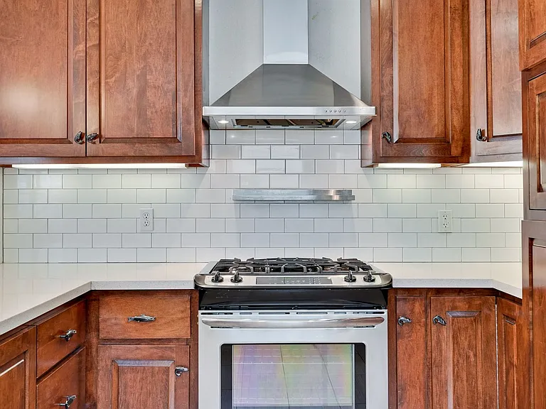 940 N 6th St — Photo 13