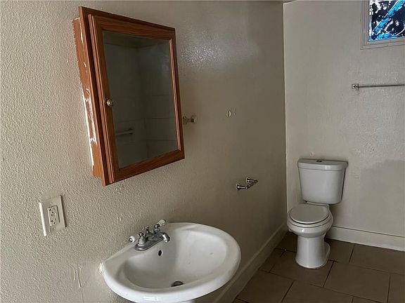 4th image of 3441 Magnolia St