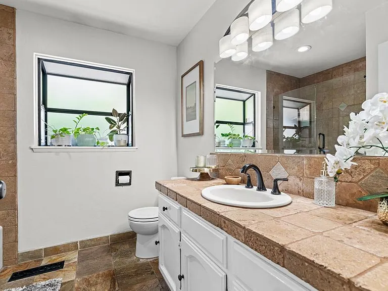 510 Northgate Dr — Photo 32