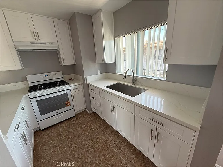 822 E Lomita Ave #5 — Photo 5