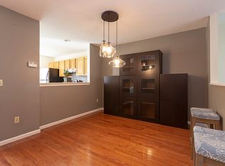 133 Foxbridge Village Rd, Branford, CT 06405