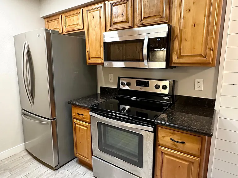311 W Blackhawk Dr #6 — Photo 2