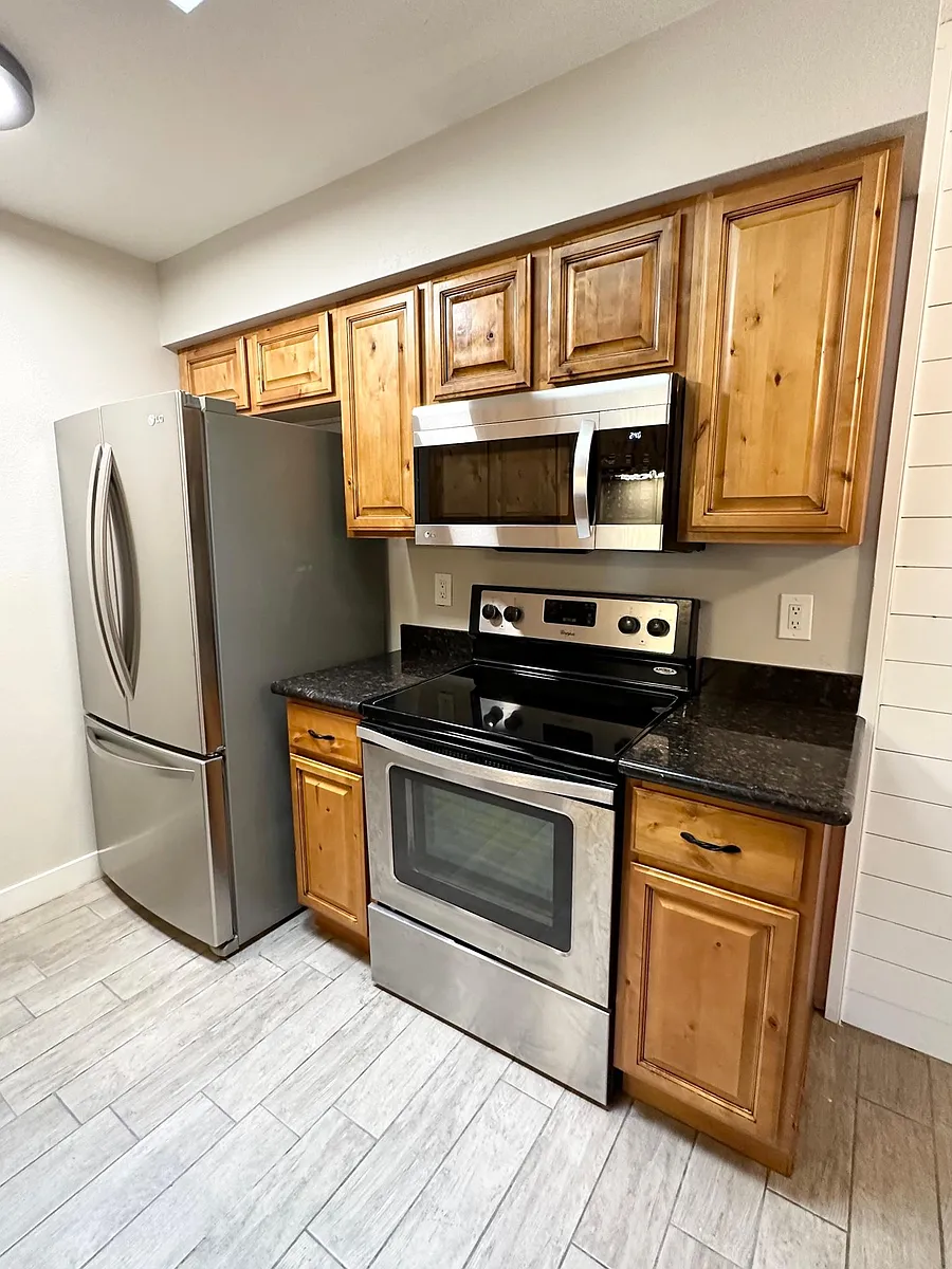 Building Photo - 311 W Blackhawk Dr #6