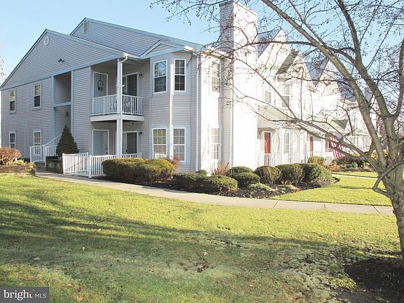 2nd image of 901 Sweetwater Dr