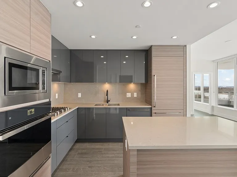 3438 Sawmill Cres #1302 — Photo 3