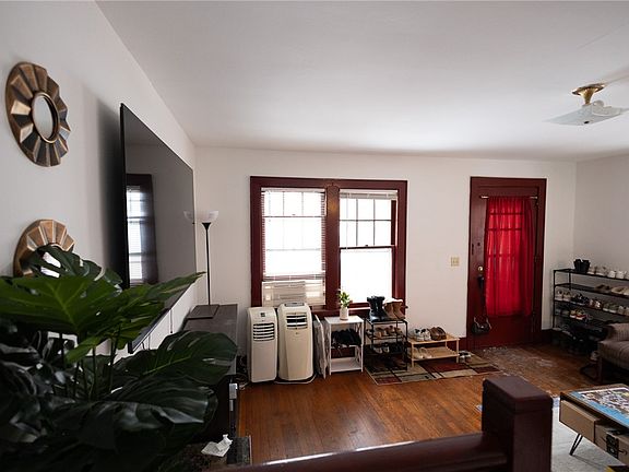 5th image of 610 Mitchell St