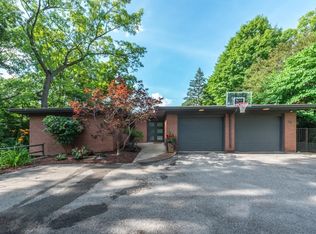 5 Regent Ct, Ann Arbor, MI