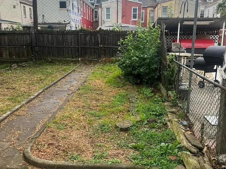 329 S 3rd St — Photo 14