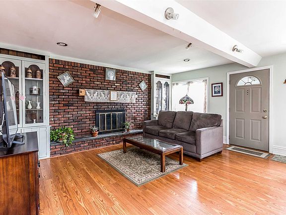 4th image of 52 Dart St