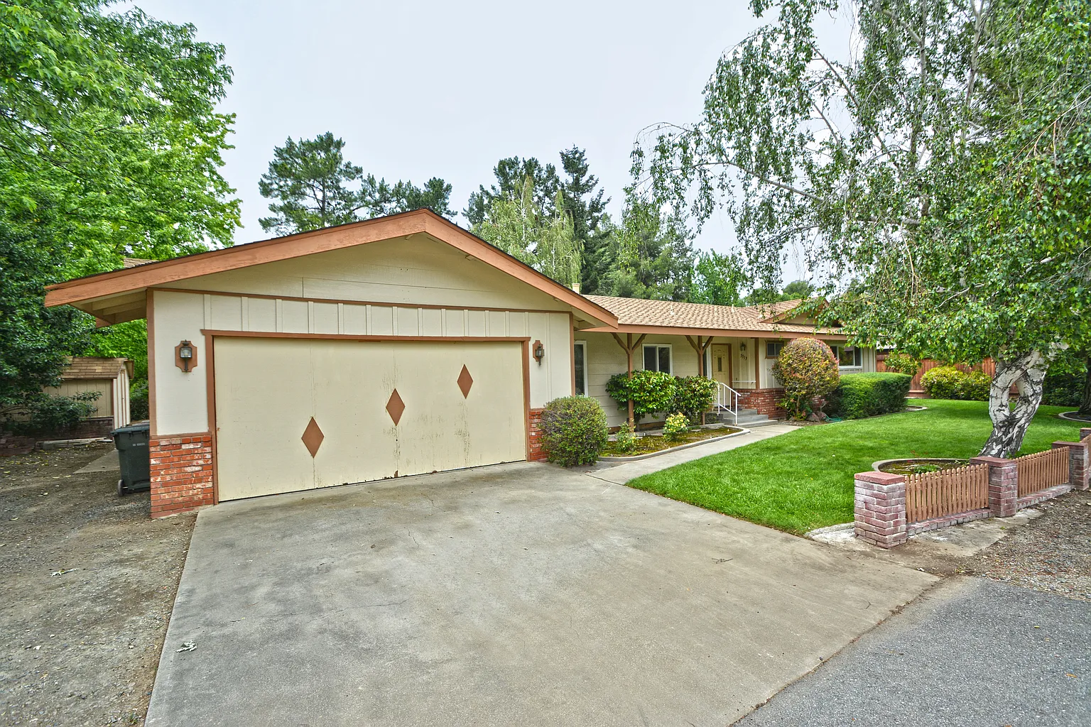 5513 Southbrook Dr photo 1