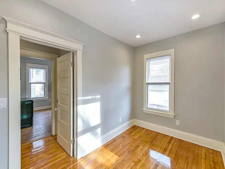 3756 S Whitnall Ave — Photo 9