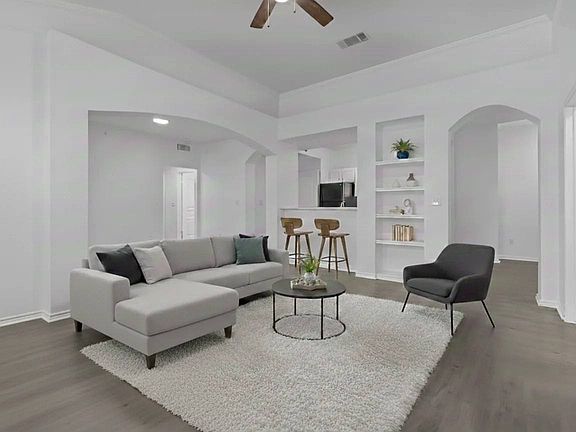 2nd image of 463 Westfield Blvd APT 922