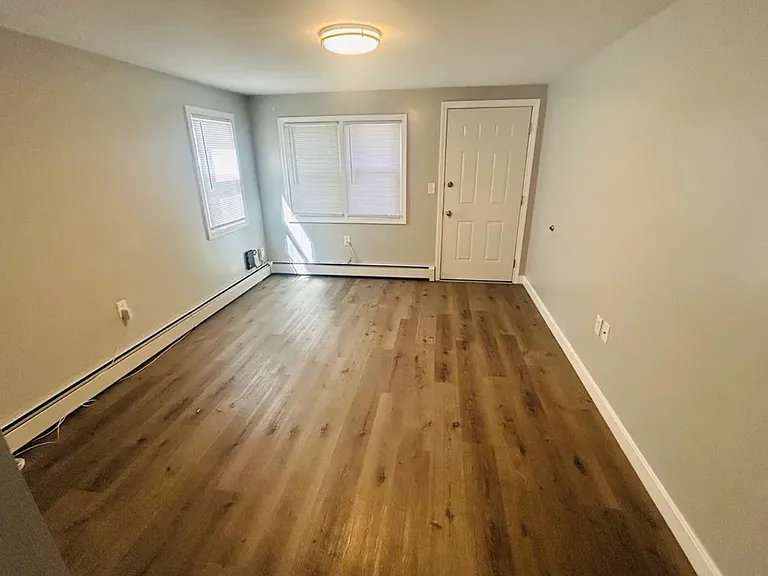 780 Plainfield St — Photo 6