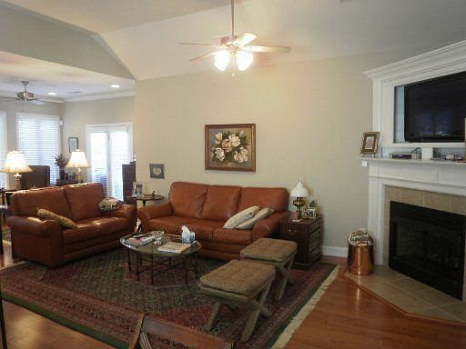 4th image of 945 Gothic Manor Ln
