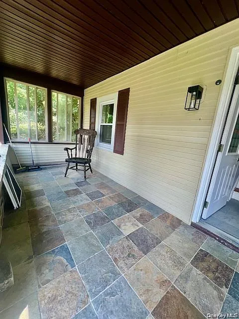 4 bed, 2.0 bath, 1836 sqft, $3,600 — Photo 2
