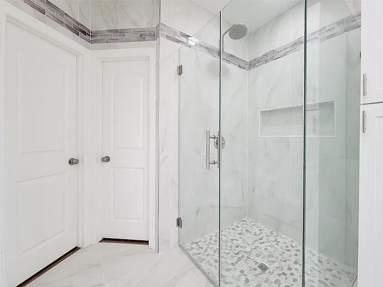 23111 Broad Springs Ct — Photo 28