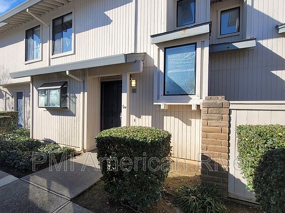 2nd image of 1117 Bell St APT 9