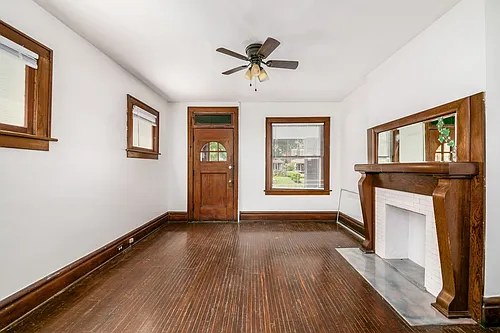 1466 Summit St #MAIN Photo 1